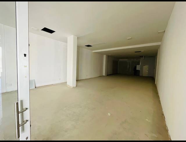 104M² RETAIL TO LET IN FOURWAYS